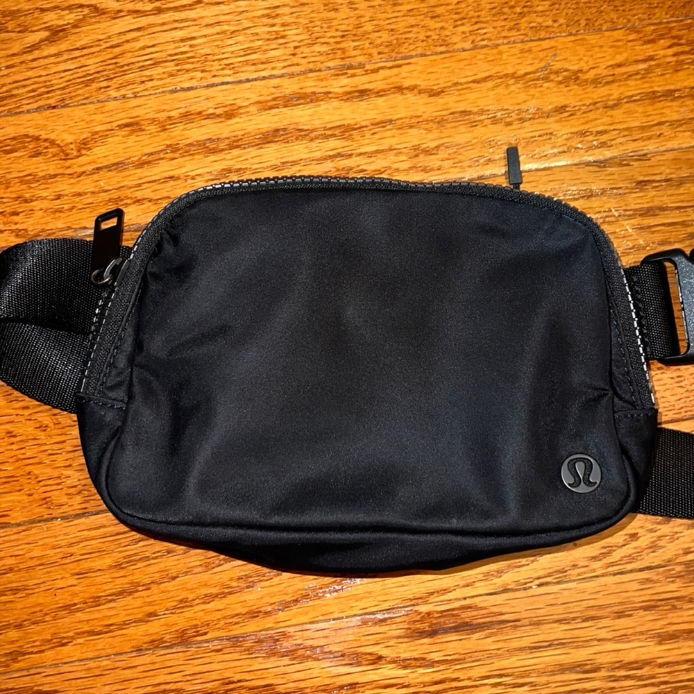 Lululemon Everywhere Belt Bag 1L